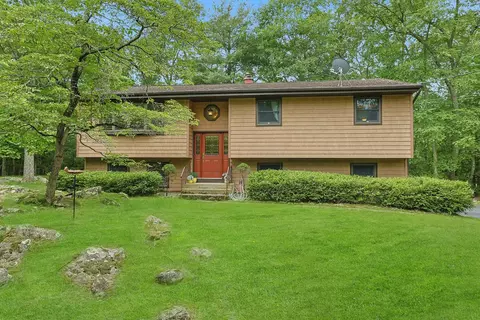 12 Bogtown Rd, North Salem, NY 10560