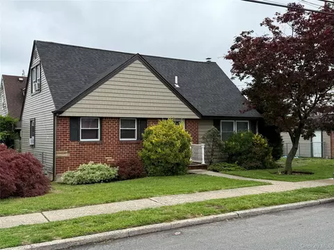 389 Kirkman Ave, Elmont, NY 11003