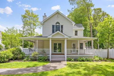 242 Lawrence Rd, Kings Park, NY 11754