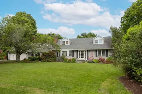 21 Maple Rd, Setauket, NY 11733