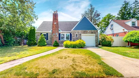596 Terrace Pl, Baldwin, NY 11510
