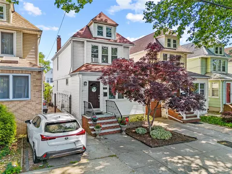 70-27 Olcott St, New York, NY 11375