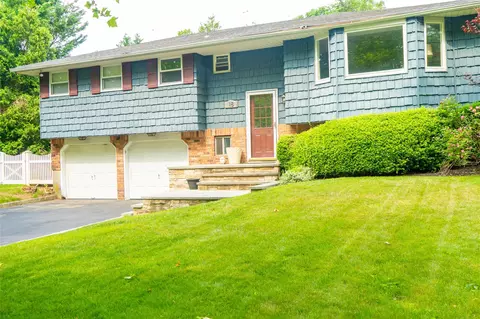18 Butterfield Dr, Greenlawn, NY 11740