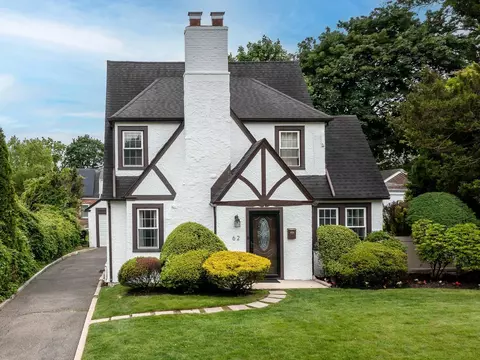 62 Webster Ave, North Hempstead, NY 11030