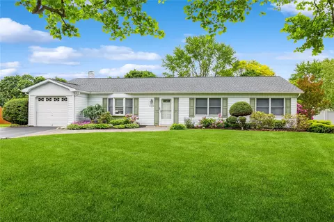 16 Puritan Ave, Mount Sinai, NY 11766