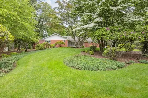 211 N Little Tor Rd, Clarkstown, NY 10956