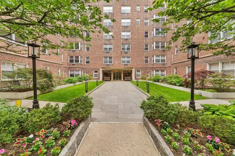 120 E Hartsdale #3L, Greenburgh, NY 10530