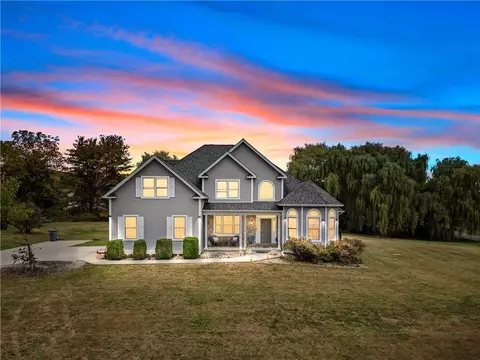 2 Fieldstone Ct, Lloyd, NY 12528