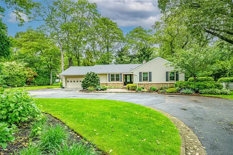 1 Idle Day Dr, Centerport, NY 11721