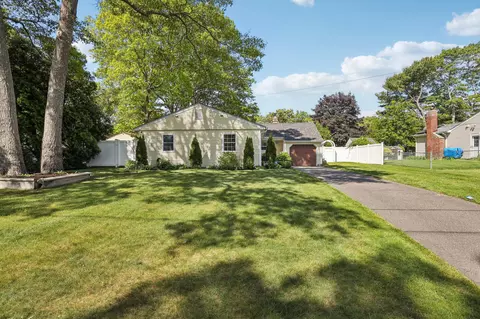 70 Propose Rd, Shirley, NY 11967