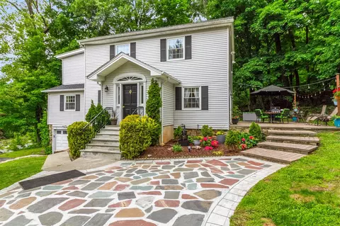93 W Lake Blvd, Mahopac, NY 10541