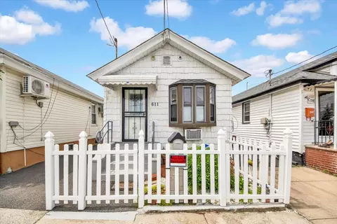 611 Clarence Ave, New York, NY 10465