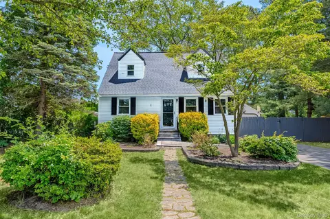 59 Burney Blvd, Mastic, NY 11950