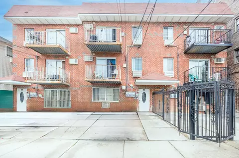 823 E 218th St, New York, NY 10467