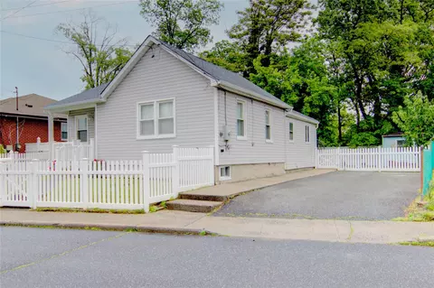 465 Eureka Ave, Meacham, NY 11003