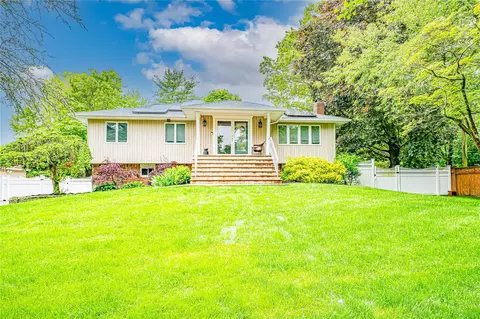 4 Greenvale Dr, East Northport, NY 11731