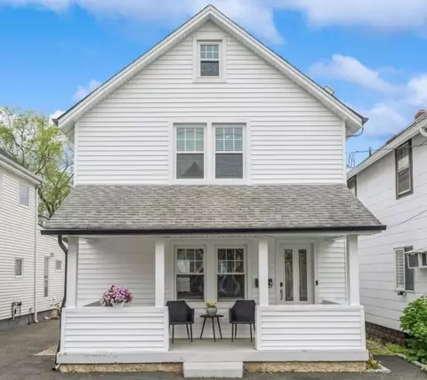 32 Henderson Ave, North Hempstead, NY 11050