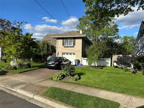 2713 Fox Rd, Baldwin, NY 11510