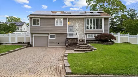 55 Newton Ave, Selden, NY 11784