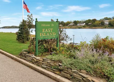 16 Eastland Dr, Glen Cove, NY 11542