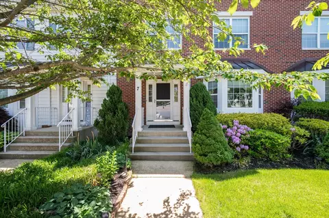 7 Lorien Pl, Melville, NY 11747