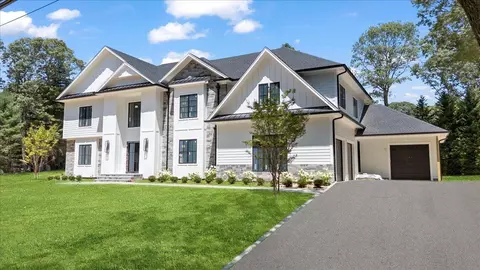 11 Ingold Dr, Dix Hills, NY 11746
