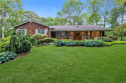 48 Warner Rd, Huntington, NY 11743