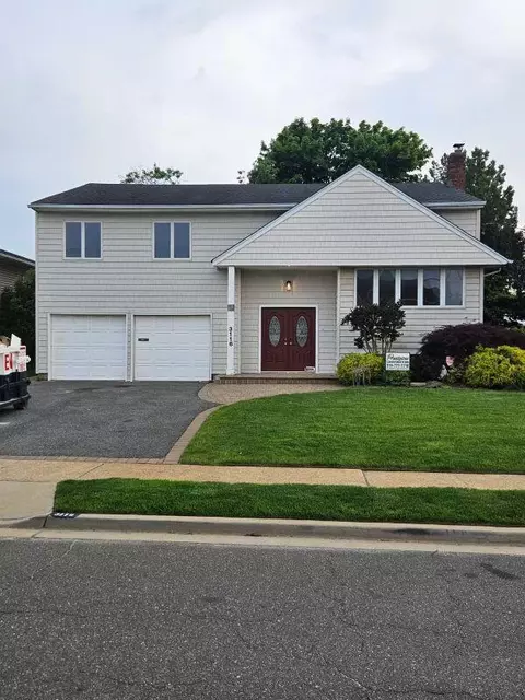 3116 Monterey Dr, Merrick, NY 11566