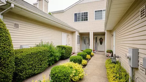 276 Ranch Cir, Manorville, NY 11949