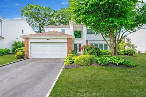 120 Fairway View Dr #120, Commack, NY 11725