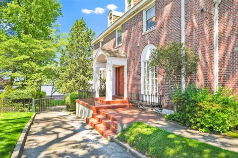 95 Malba Dr #1, New York, NY 11357