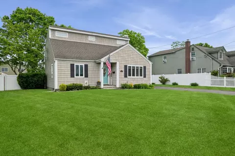 11 Karp Dr, Islip Terrace, NY 11752
