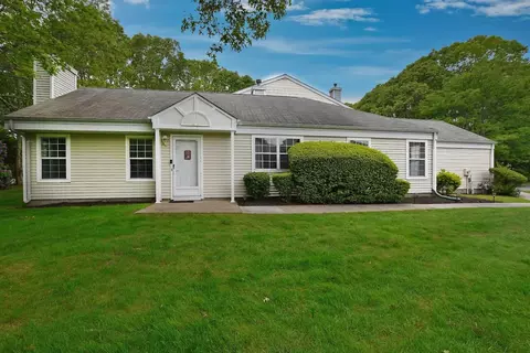 83 Fox Ct, Manorville, NY 11949