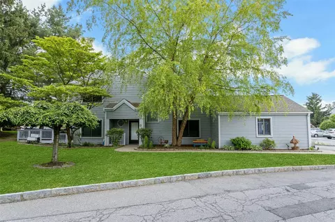 72 Tennis Court Ln, Yorktown, NY 10547