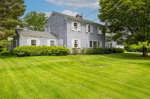 300 Albro Ln, Lawrence, NY 11559