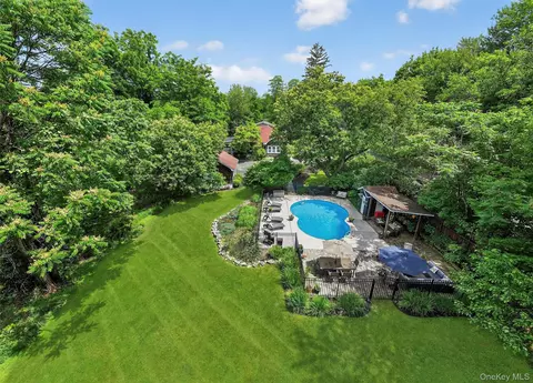 51 S Airmont Rd, Ramapo, NY 10901
