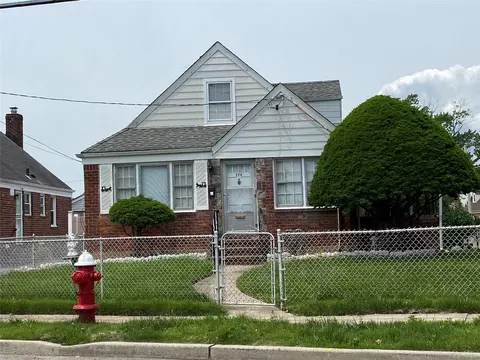 228 East Ave, Valley Stream, NY 11580