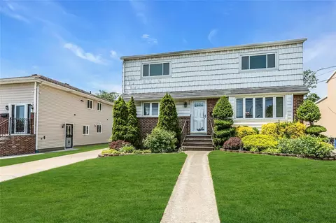 72 Guenther Ave, Valley Stream, NY 11580
