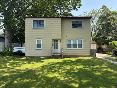 11 Yonda Dr, Sayville, NY 11782