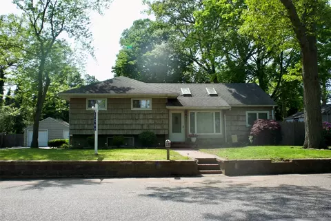 118 Truberg Ave, Brookhaven, NY 11772