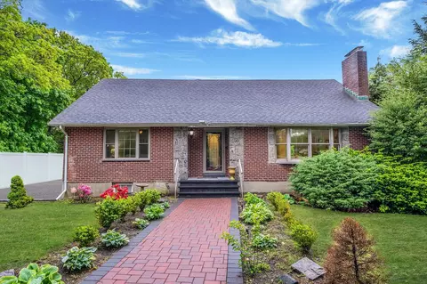 112 Clay Pitts Rd, Greenlawn, NY 11740