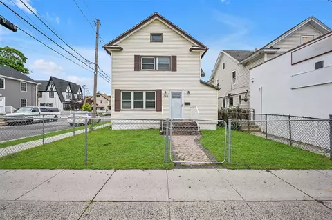 246 Main St, Hempstead, NY 11550