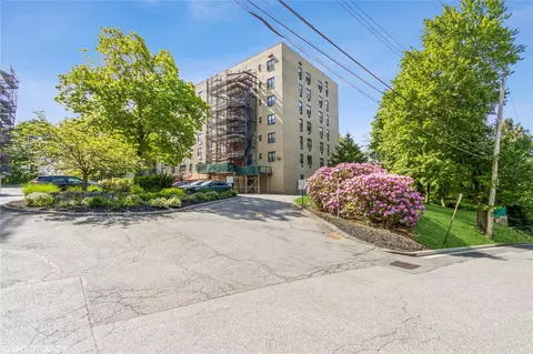35 Stewart Pl #302, Mount Kisco, NY 10549