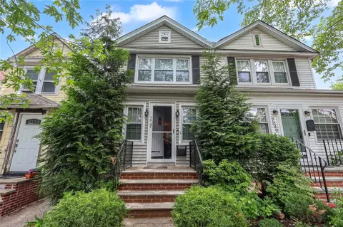70-47 Manse St, New York, NY 11375