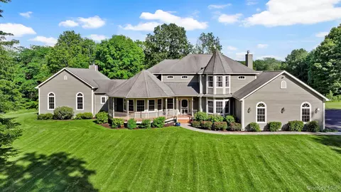 7 Meadowood Rd, Crawford, NY 12549