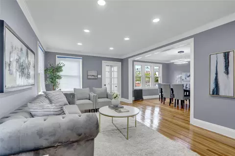 90-33 219th St, New York, NY 11428