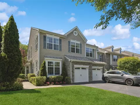 870 Huntington Dr, Fishkill, NY 12524
