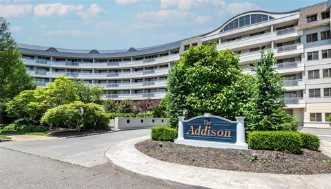 100 Harbor View Dr #607, North Hempstead, NY 11050