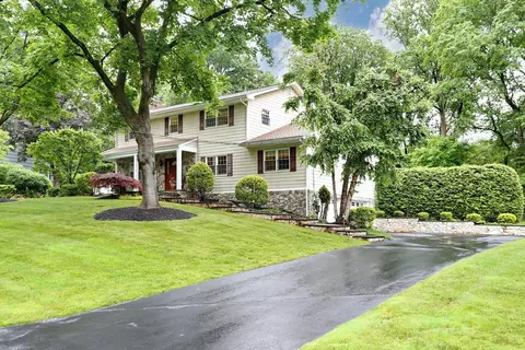8 Salem Rd, Clarkstown, NY 10956