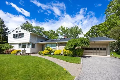 3 The Cir, North Hempstead, NY 11020